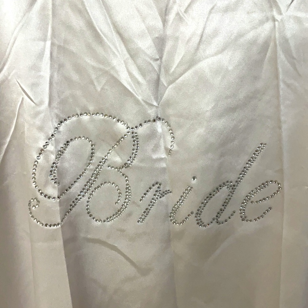 Brides Robe - Picture 2 of 3